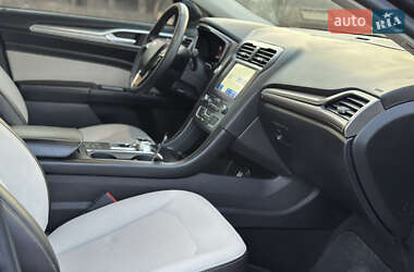 Седан Ford Fusion 2020 в 