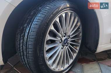 Седан Ford Fusion 2015 в 