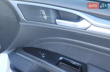 Седан Ford Fusion 2015 в 
