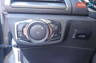 Седан Ford Fusion 2015 в 