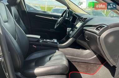 Седан Ford Fusion 2016 в 