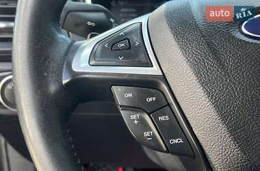 Седан Ford Fusion 2016 в 