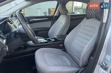 Седан Ford Fusion 2015 в 