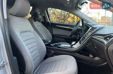 Седан Ford Fusion 2015 в 