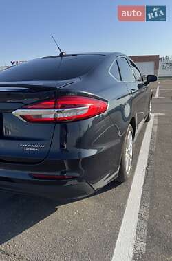 Седан Ford Fusion 2020 в 