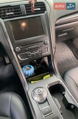 Седан Ford Fusion 2017 в 