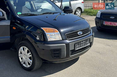 Хэтчбек Ford Fusion 2011 в 