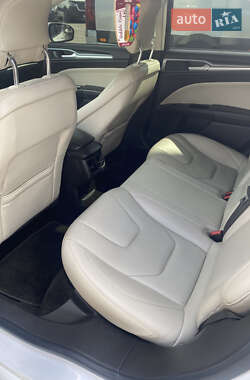Седан Ford Fusion 2014 в 