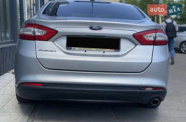 Седан Ford Fusion 2012 в 
