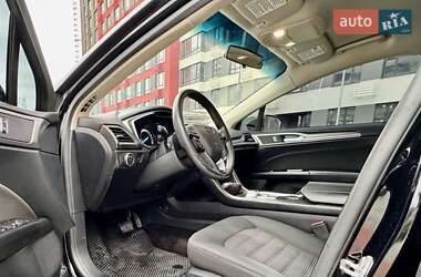 Седан Ford Fusion 2016 в 