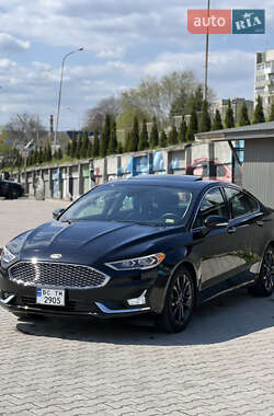 Седан Ford Fusion 2019 в 