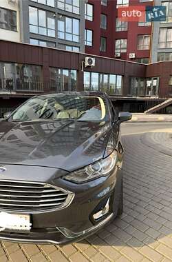 Седан Ford Fusion 2019 в 