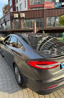Седан Ford Fusion 2019 в 