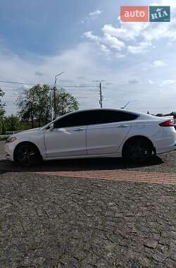 Седан Ford Fusion 2016 в 