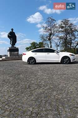 Седан Ford Fusion 2016 в 