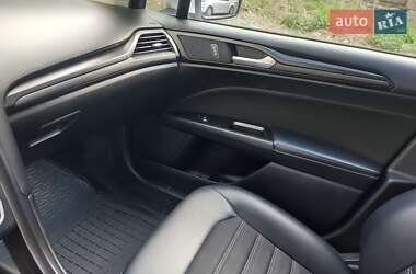 Седан Ford Fusion 2018 в 