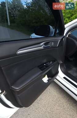 Седан Ford Fusion 2014 в 