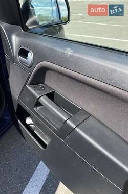 Хэтчбек Ford Fusion 2011 в 