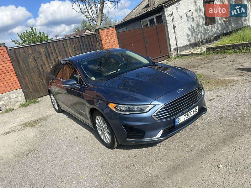 Седан Ford Fusion 2018 в 