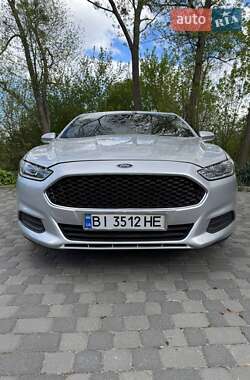 Седан Ford Fusion 2015 в 