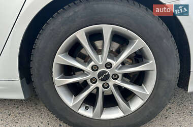 Седан Ford Fusion 2017 в 