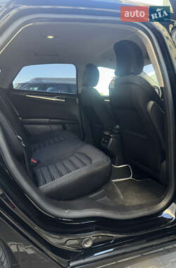 Седан Ford Fusion 2015 в 