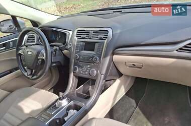 Седан Ford Fusion 2017 в 