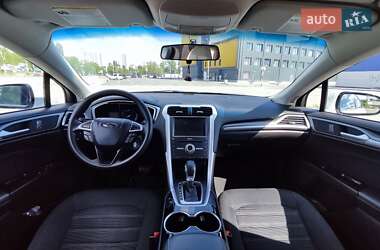 Седан Ford Fusion 2016 в 
