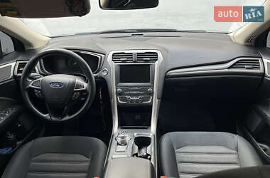 Седан Ford Fusion 2019 в 