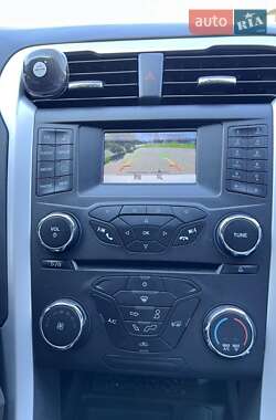 Седан Ford Fusion 2015 в 