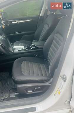 Седан Ford Fusion 2016 в 