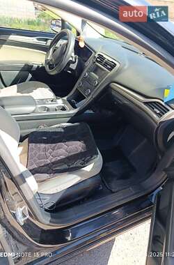 Седан Ford Fusion 2017 в 