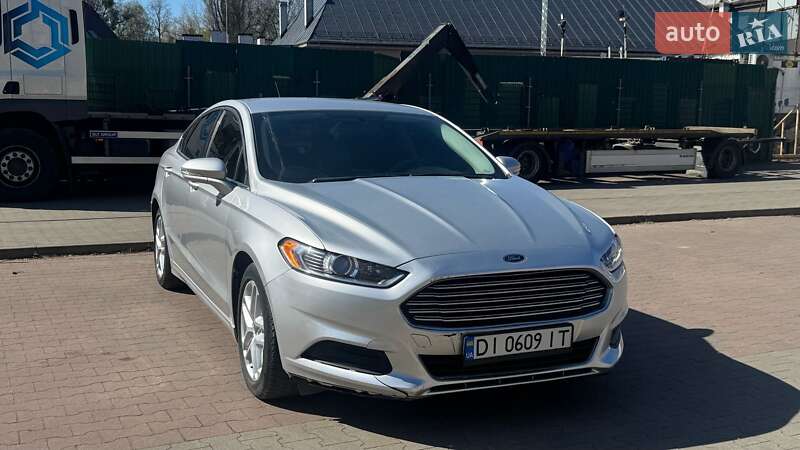 Седан Ford Fusion 2015 в 