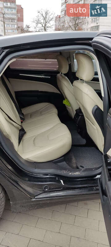 Седан Ford Fusion 2015 в Полонном