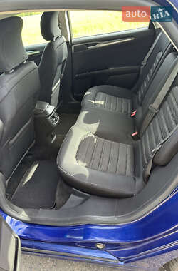Седан Ford Fusion 2015 в 