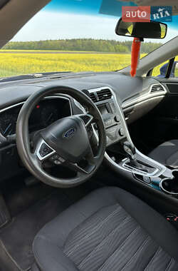 Седан Ford Fusion 2015 в 