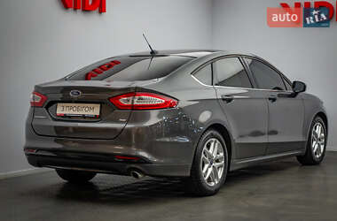 Седан Ford Fusion 2015 в 