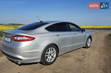 Седан Ford Fusion 2016 в 