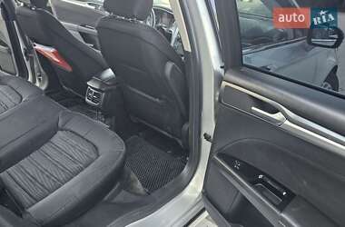 Седан Ford Fusion 2016 в 