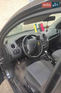 Хэтчбек Ford Fusion 2005 в 