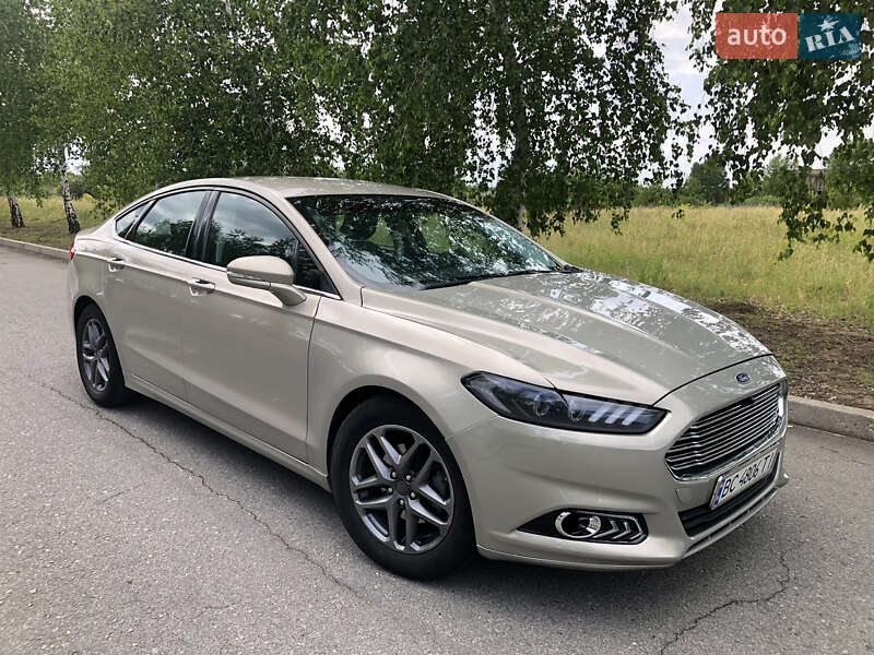 Седан Ford Fusion 2015 в 