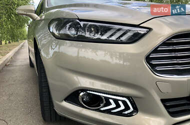 Седан Ford Fusion 2015 в 