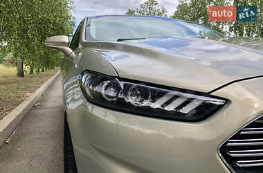 Седан Ford Fusion 2015 в 