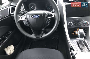 Седан Ford Fusion 2015 в 