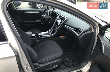 Седан Ford Fusion 2015 в 