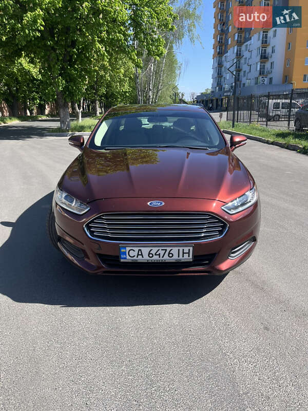 Седан Ford Fusion 2015 в 