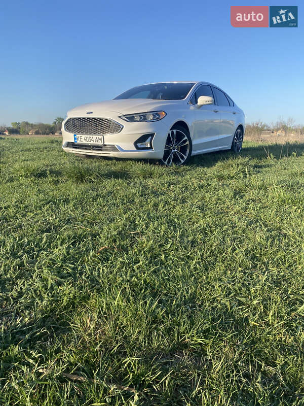 Седан Ford Fusion 2019 в 