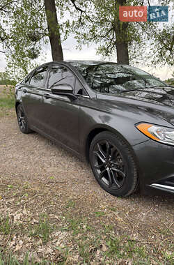 Седан Ford Fusion 2016 в 