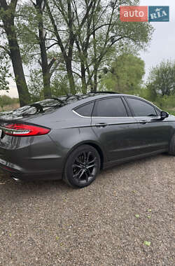 Седан Ford Fusion 2016 в 