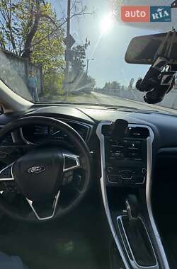 Седан Ford Fusion 2015 в 
